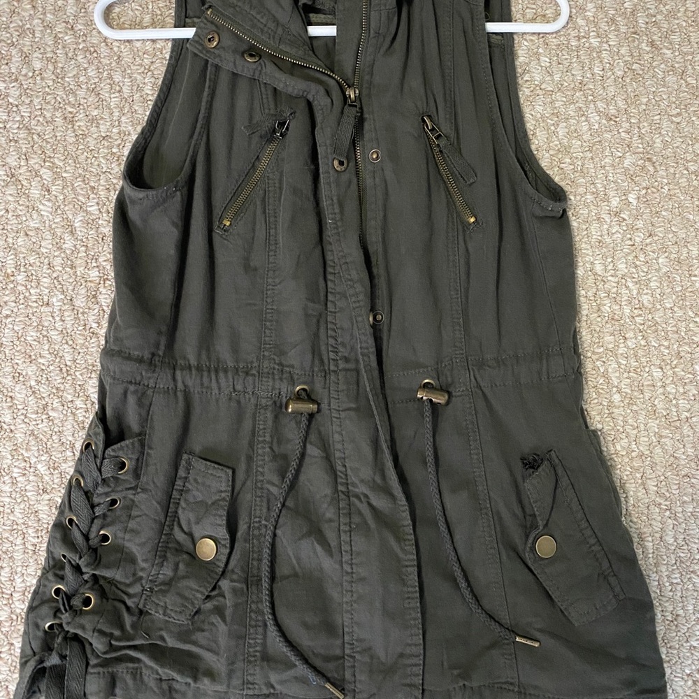 Army green women’s utility vest